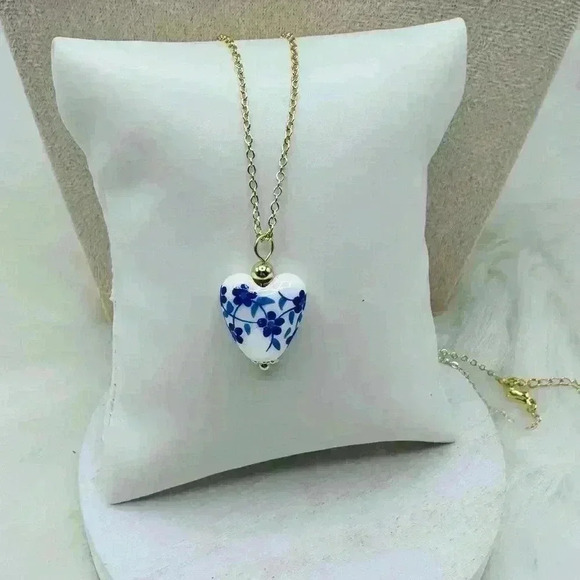 Vintage Porcelain Heart Pendant Necklace - Picture 3 of 4